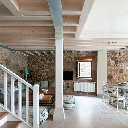 La Casa De Piedra * Herrera de Ibio