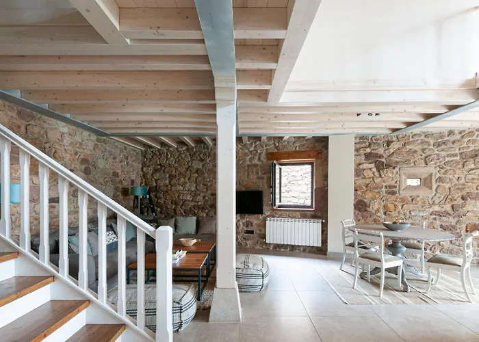 La Casa De Piedra * Herrera de Ibio